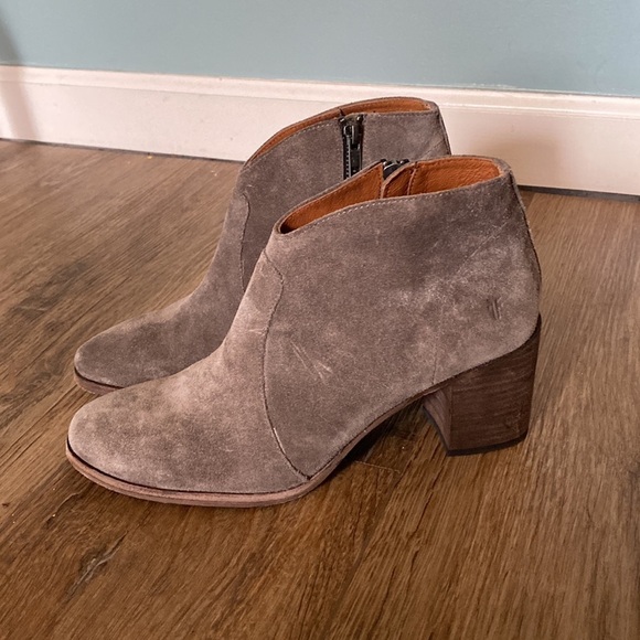 Women's Frye Nora Zip Short tan suede Ankle Boots Size 8.5 MSRP $298 EUC - Picture 3 of 9